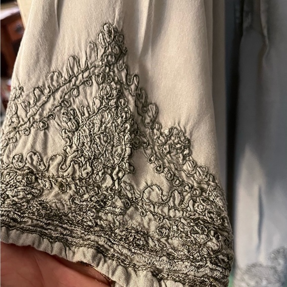 Solitaire Gray Embroidered Women's Top 3X - Picture 6 of 6